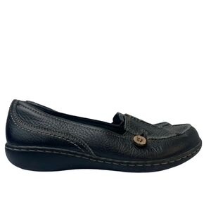 Clarks Collection Women’s Black Leather Loafers Size 8M Button Accent Comfort
